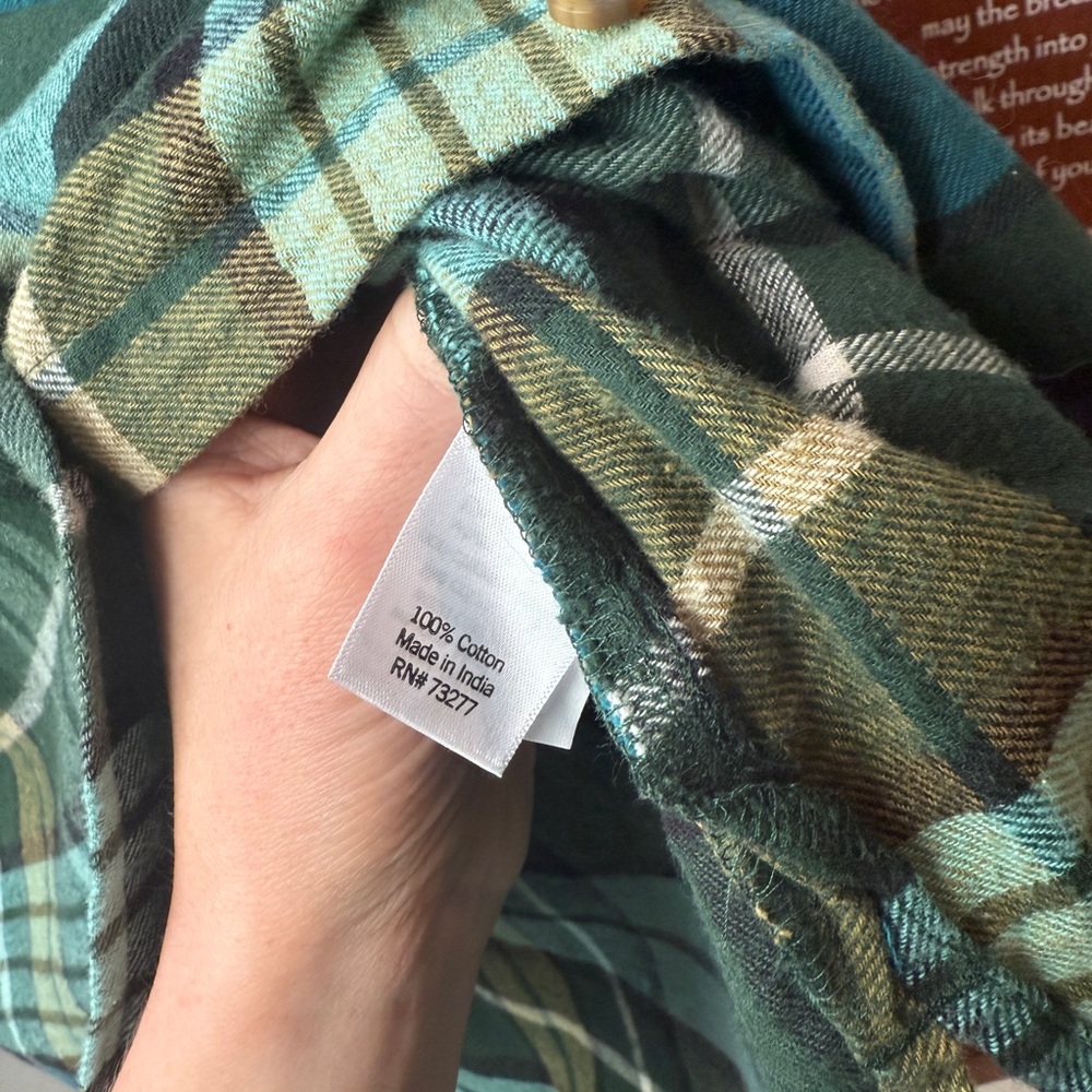 SO Flannel Plaid Button-Up Shirt in Blue and Green - Picture 4 of 5